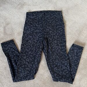 Patterned yoga leggings